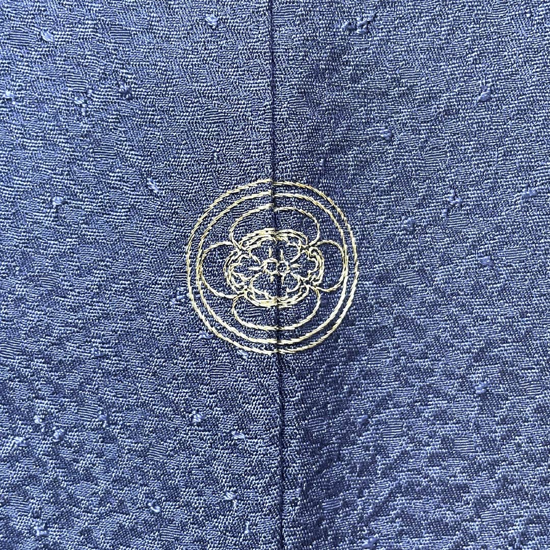 Solid-colored silk kimono, A-rank, length 155cm, sleeve length 62.5cm, Kikyo-nandou-iro (kikyo-nandou-iro) color, single crest, Sokage-maru with quince, sewn crest, lined, blue, 1114002573317