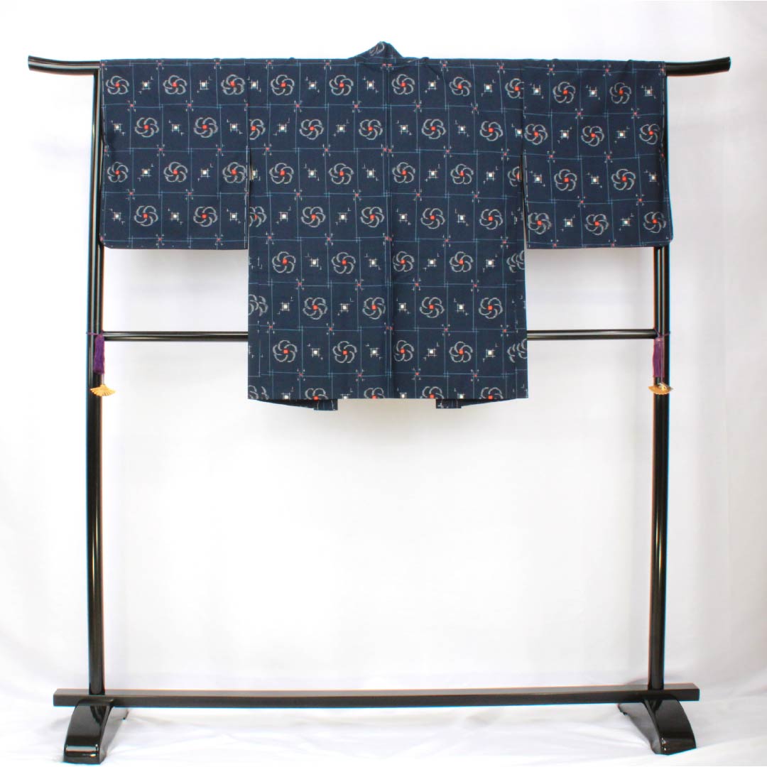 Pure silk tsumugi kimono, length 163.5cm, sleeve length 66cm, navy blue (kon-iro) ensemble with a checkered pattern and twisted plum blossom design, S rank, lined, navy blue, product number 1116003902418