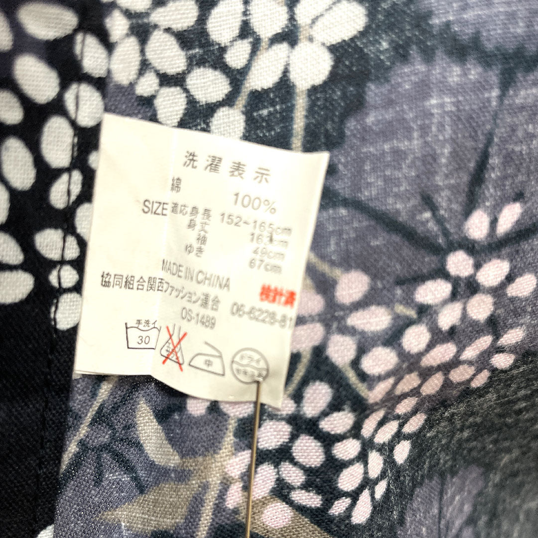 浴衣 木綿 身丈159cm 裄丈64.5cm Bランク 単衣 黒系 薔薇 カスミソウ 桜 1118004554310