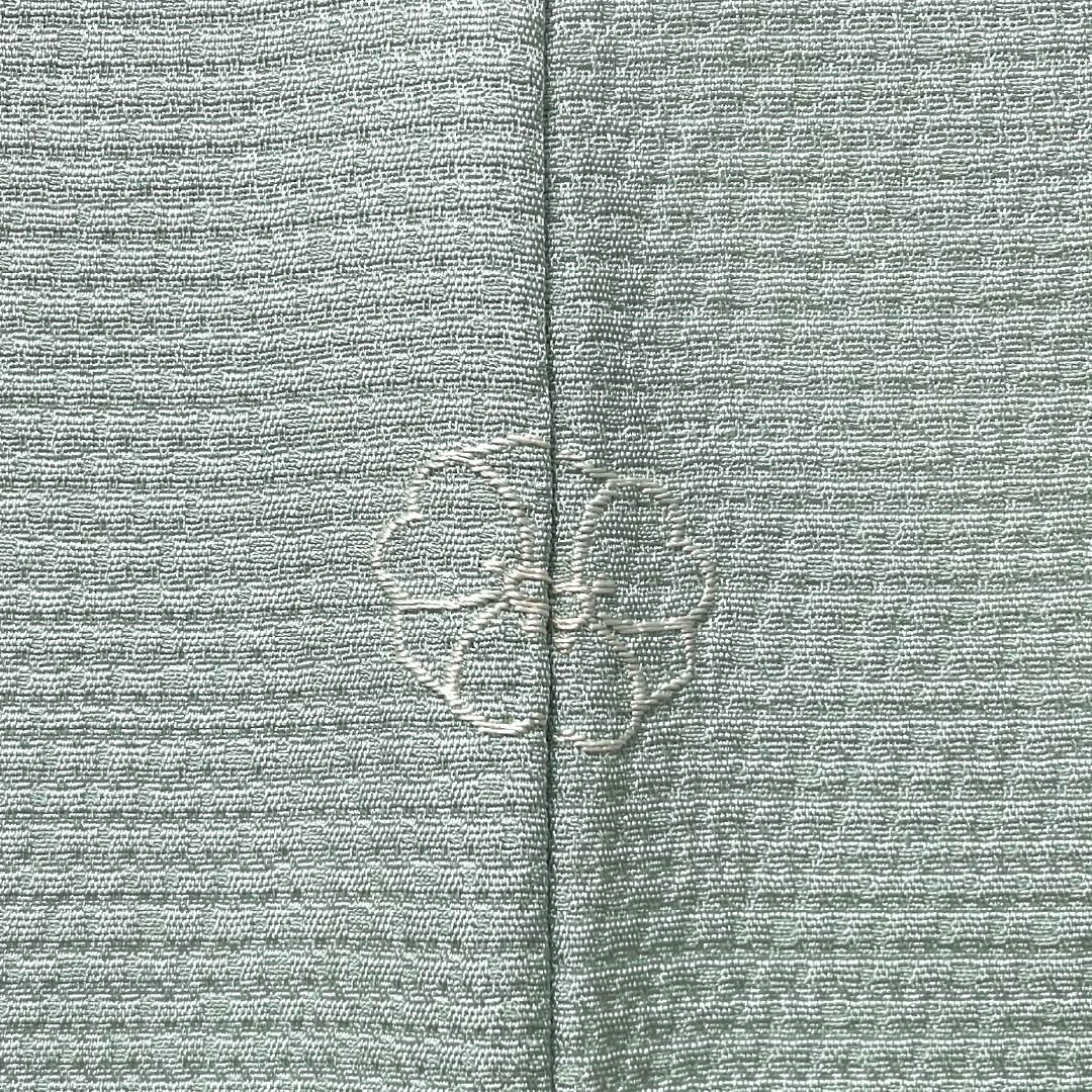 Solid-colored silk kimono, S rank, length 160.5cm, sleeve length 65.5cm, hisoku (hisoku) color, single crest, sword and katabami (sewn crest), green, single-layer, 1114002352419