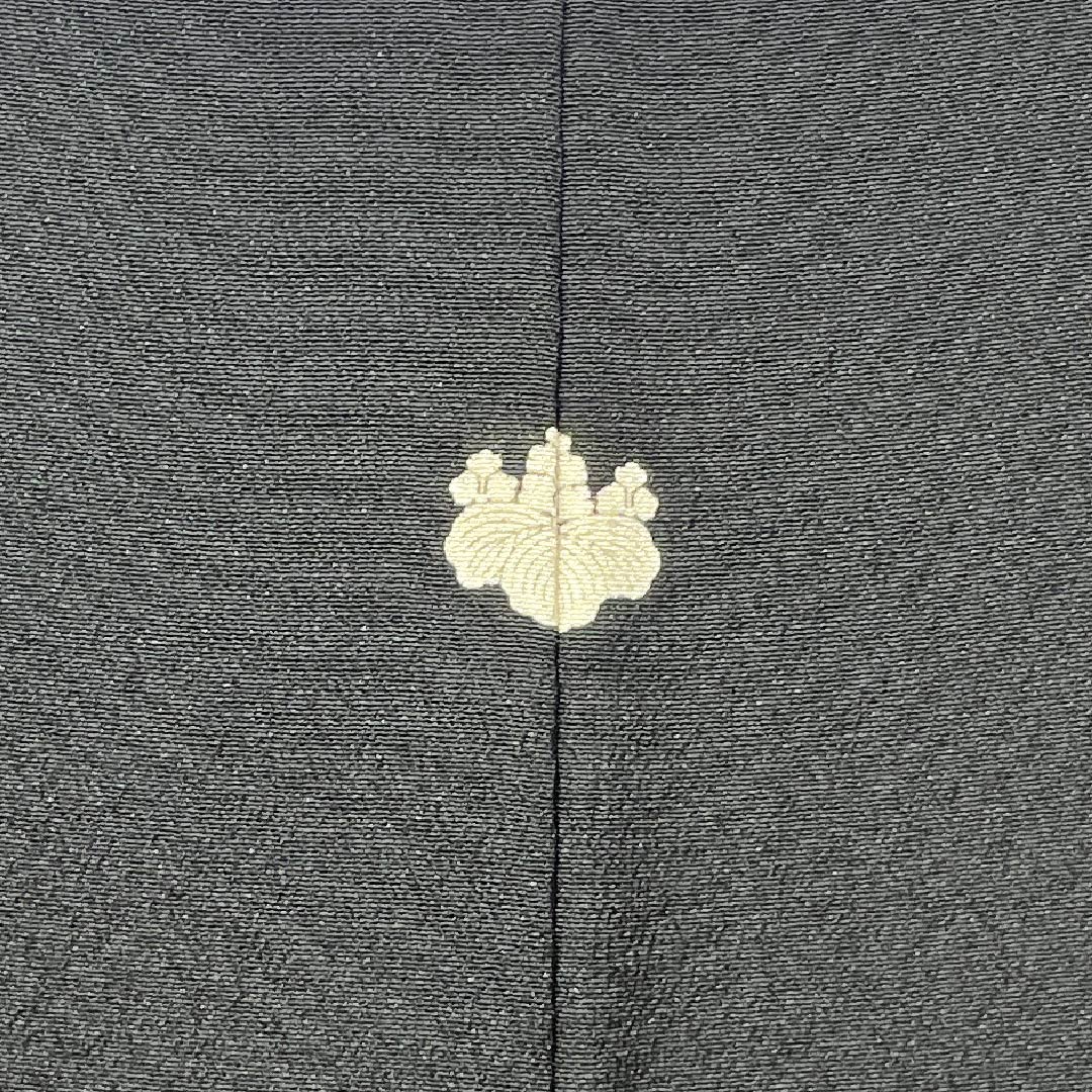 Black Tomesode (Japanese Kimono) - Pure Silk, Grade A, Length 155.5cm, Sleeve Length 63cm, Lined, Kyoto Yuzen, Five Crests, Gosan Paulownia, Auspicious Motifs, Imperial Carriage, Chaya-tsuji, Five Crests, Black, Item Number 1111001943310