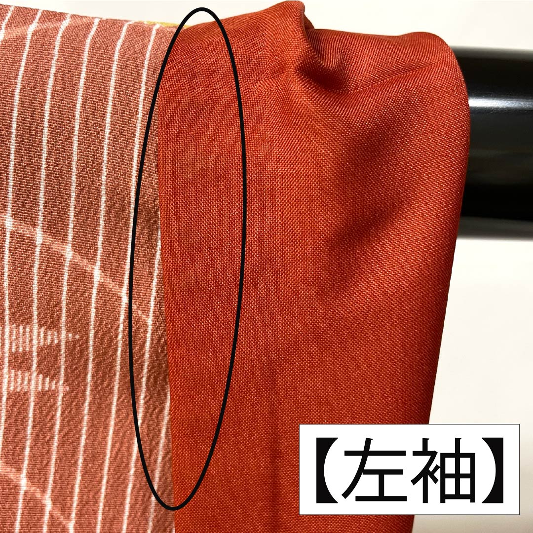 小紋 ポリエステル 身丈163cm 裄丈65cm 袷 似紅色（にせべにいろ） 露芝 小花 洗える着物 Aランク 赤系 1115005933412