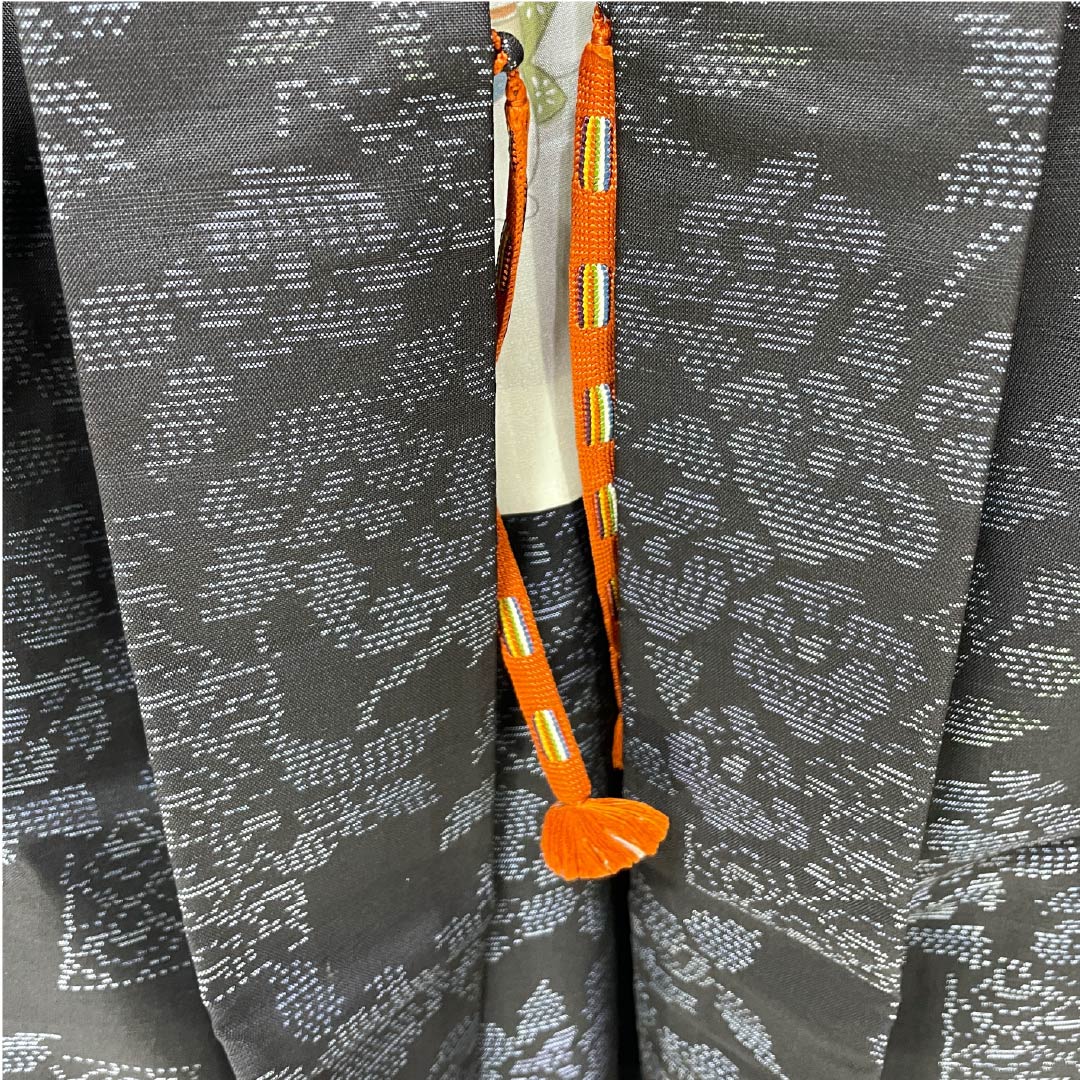 Haori (Japanese traditional kimono jacket) made of pure silk, S-rank, with a floral design by Murayama Oshima, length 75.5cm, sleeve length 62.5cm, and a black, lined lining. Includes a haori cord. Product number: 1117001352910