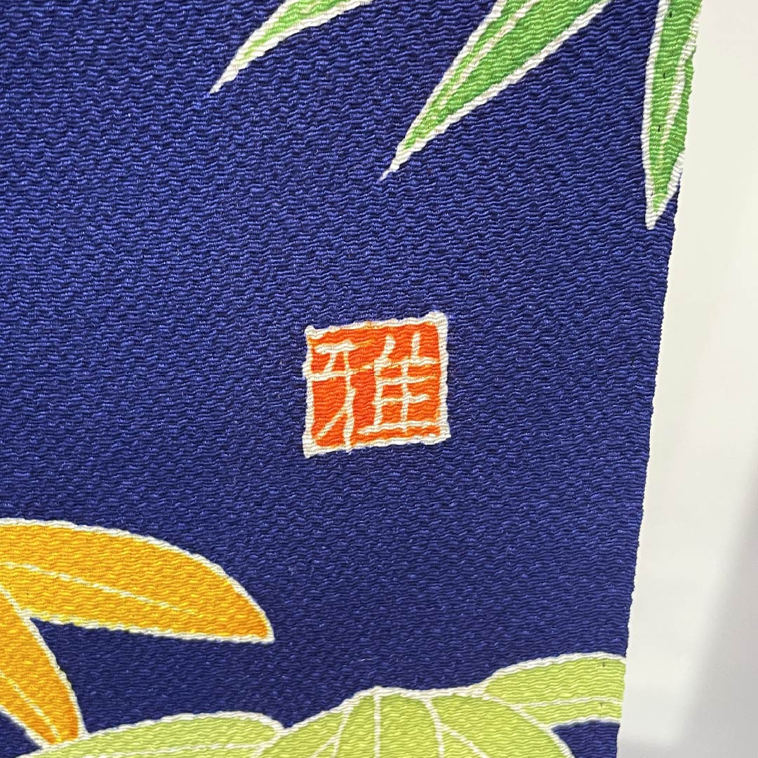 Furisode (long-sleeved kimono) made of pure silk, grade A, length 153cm, sleeve length 60.5cm, lined, stencil-dyed, featuring auspicious plum and chrysanthemum motifs on crepe fabric with layered collar, blue, product number 1113002233217