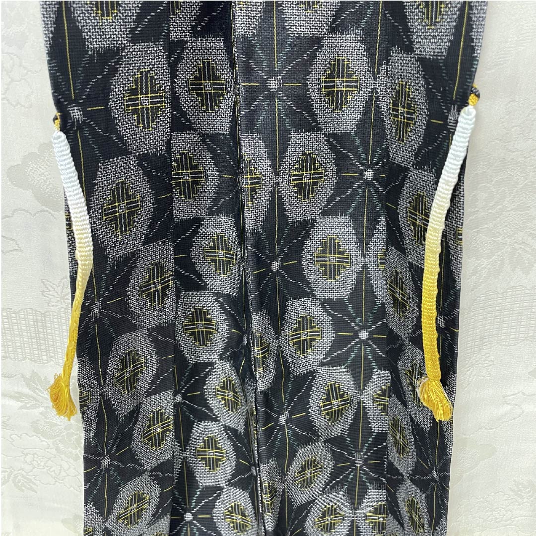 Haori (Japanese traditional kimono jacket) made of pure silk, grade A, length 80.5cm, sleeve length 64cm, rusty iron color (sabi-tui-ro), by Murayama Oshima, geometric pattern, lined, green, with haori cord, product number 1117001373919