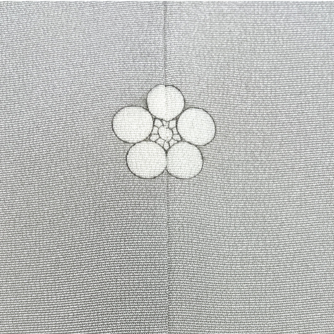 Homongi, lined, length 158cm, sleeve length 66cm, chalk color, Living National Treasure, Fukuda Kiyoshige, Shikishi pattern, embroidery, pure silk, S rank, gray, 1112002022322