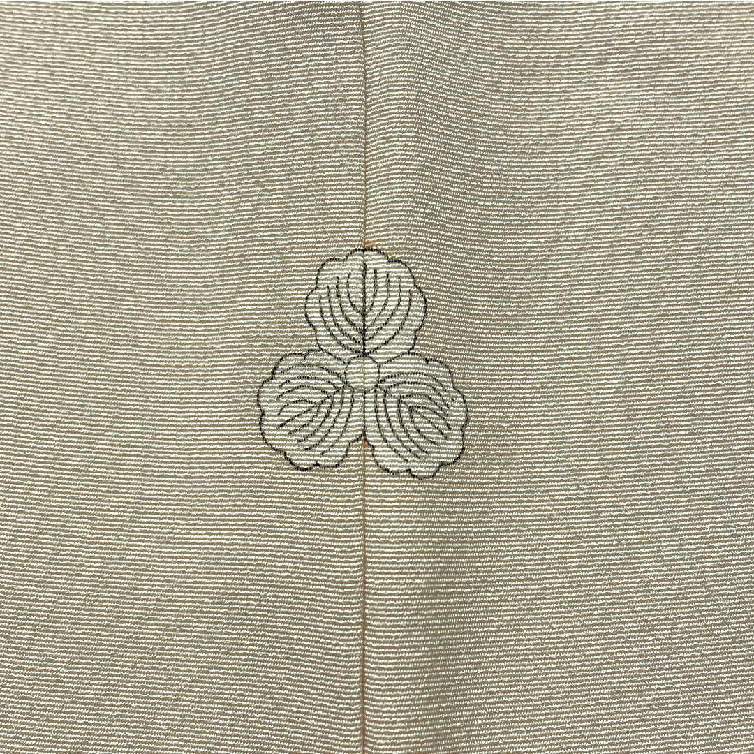 Colored Tomesode, pure silk, length 163cm, sleeve length 64cm, lined, white neri-iro (white paste color), Kyoto Yuzen embroidery, historical figures and landscape pattern, one crest, three oak leaves, pearl tone finish, A rank, beige, 1111001493425