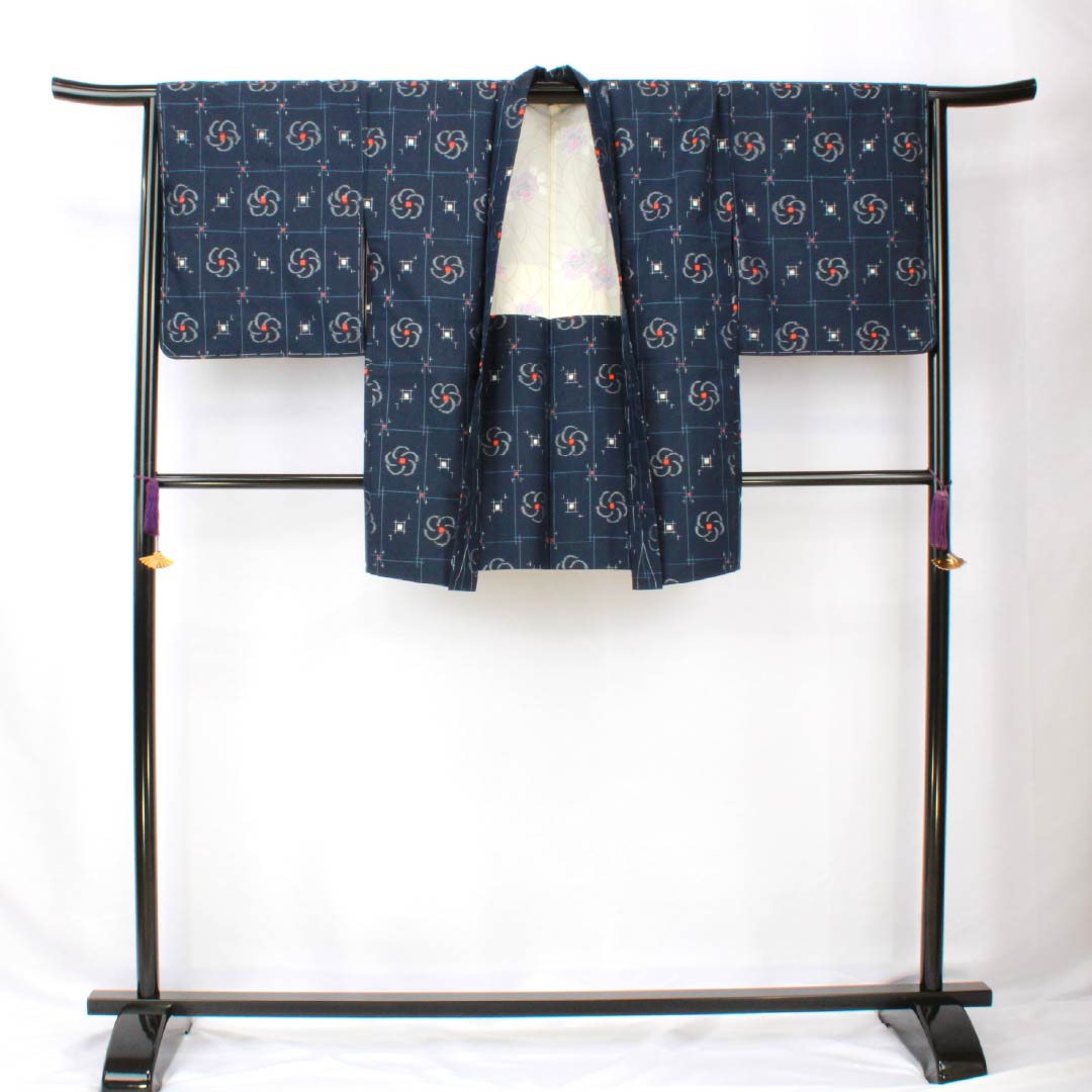 Pure silk tsumugi kimono, length 163.5cm, sleeve length 66cm, navy blue (kon-iro) ensemble with a checkered pattern and twisted plum blossom design, S rank, lined, navy blue, product number 1116003902418