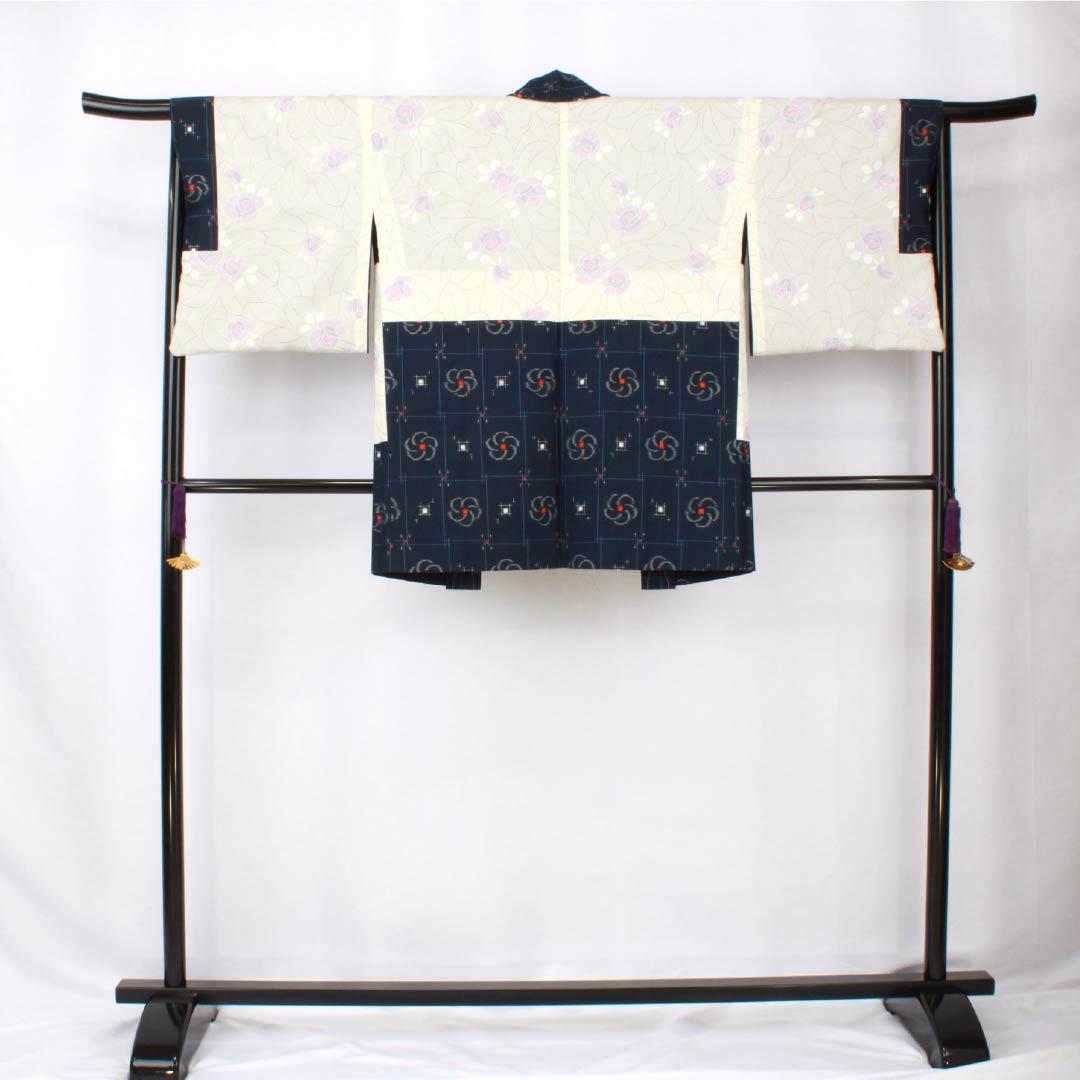 Pure silk tsumugi kimono, length 163.5cm, sleeve length 66cm, navy blue (kon-iro) ensemble with a checkered pattern and twisted plum blossom design, S rank, lined, navy blue, product number 1116003902418