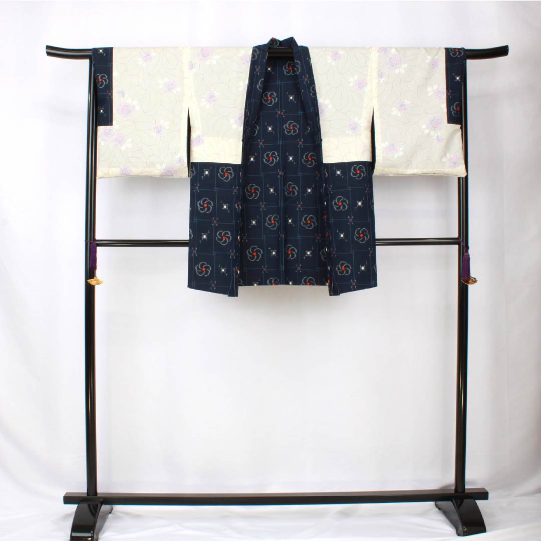 Pure silk tsumugi kimono, length 163.5cm, sleeve length 66cm, navy blue (kon-iro) ensemble with a checkered pattern and twisted plum blossom design, S rank, lined, navy blue, product number 1116003902418