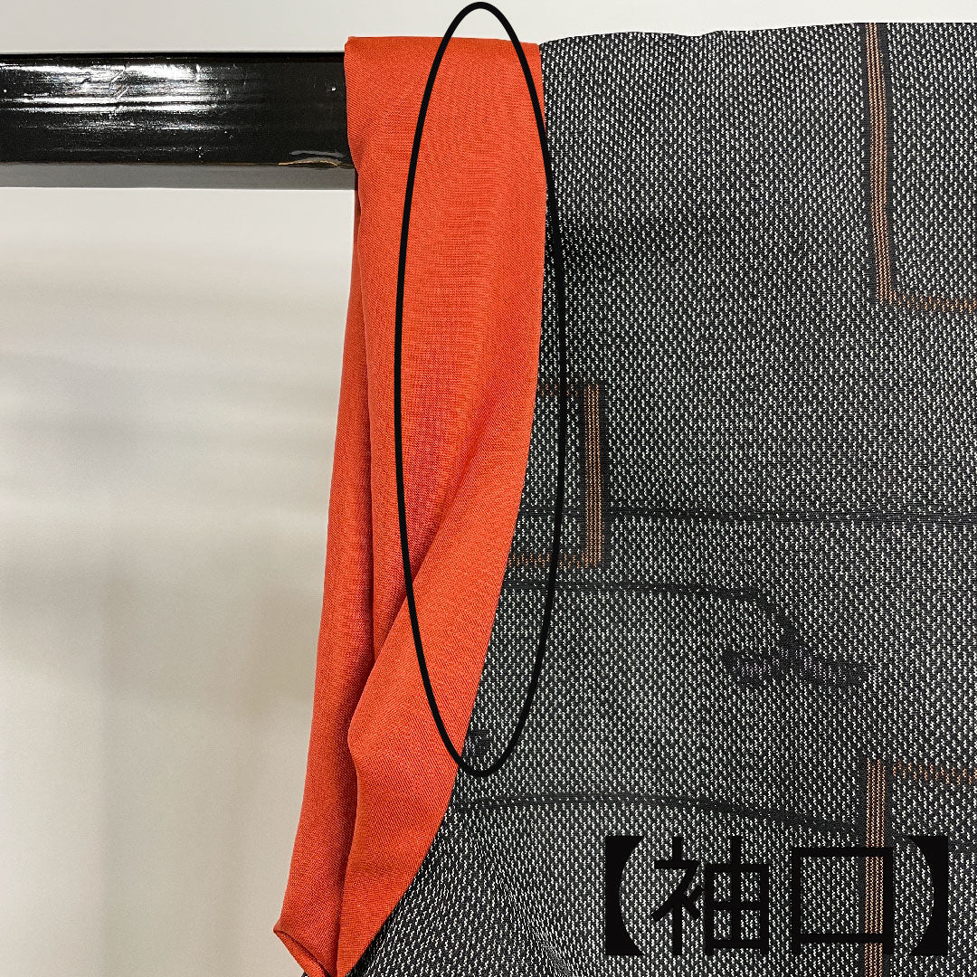 村山大島 身丈148.5cm 裄丈62cm 白磁色 アンサンブル 幾何学模様 正絹 Sランク 袷 グレー系 1116001642122