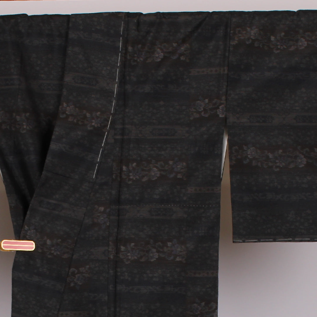 Oshima Tsumugi, Length 158cm, Sleeve length 65cm, Flower stripes, Pure silk, Excellent condition, Lined, Black, 1116000103310