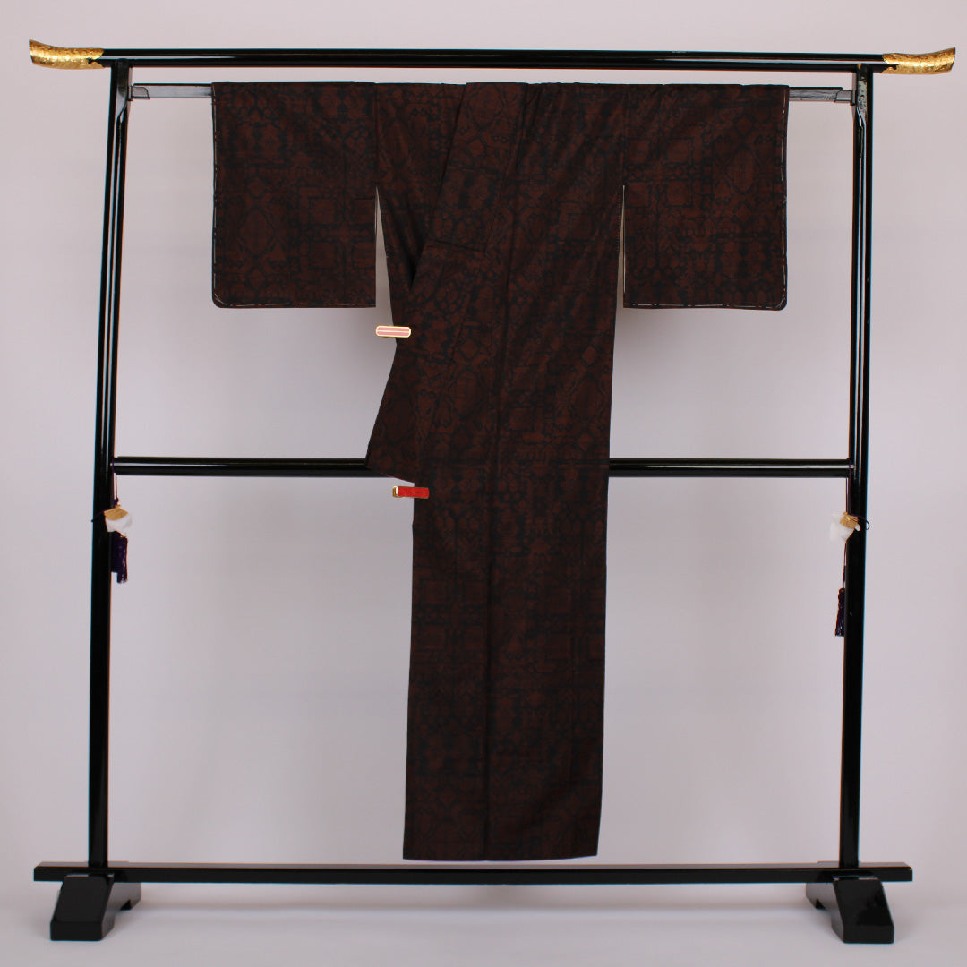 大島紬 身丈153cm 裄丈63cm 幾何学 正絹 美品 袷 黒 1116000223210